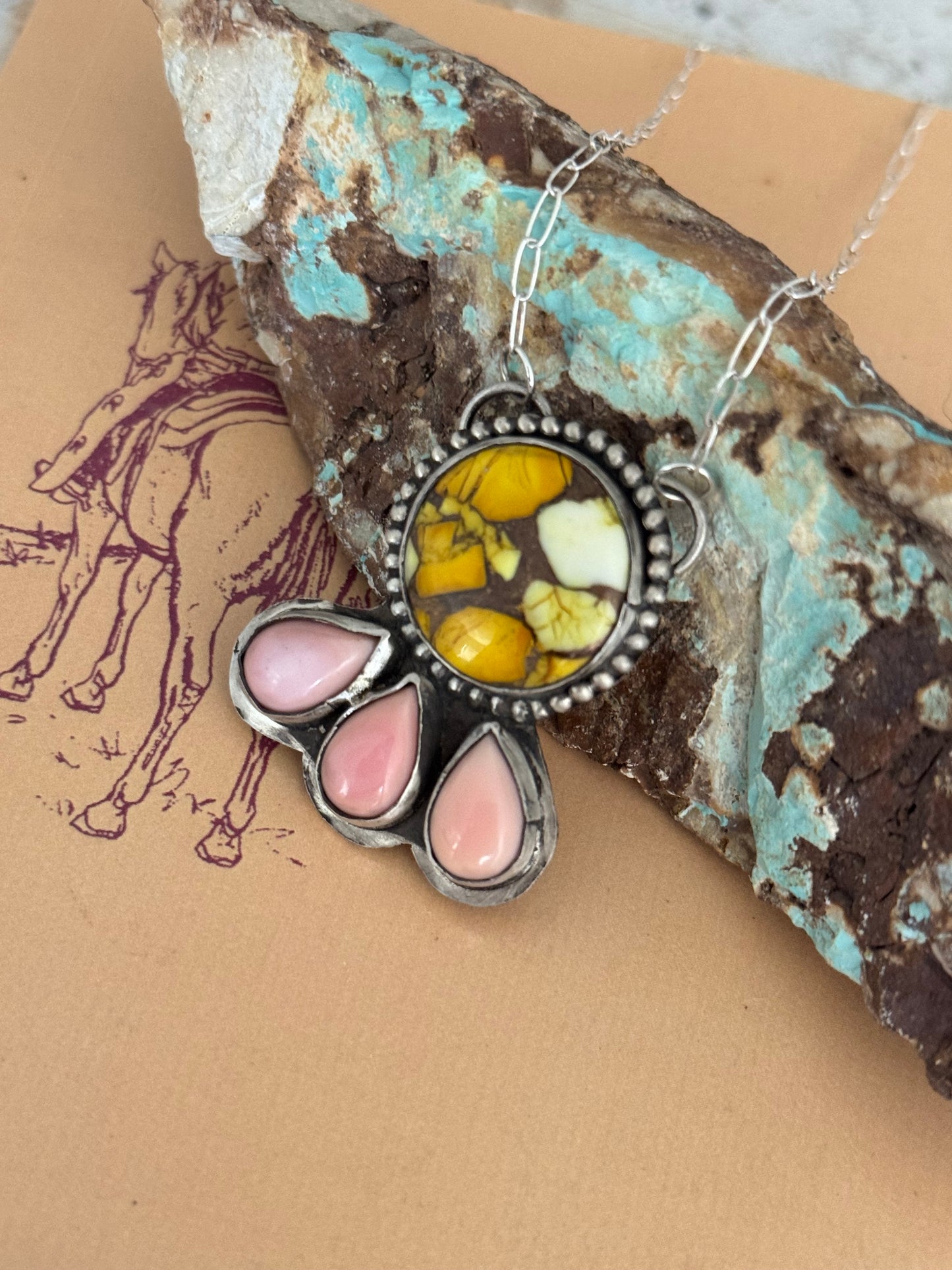Honey Dahlia Composite/Pink Conch Cluster Paperclip Necklace