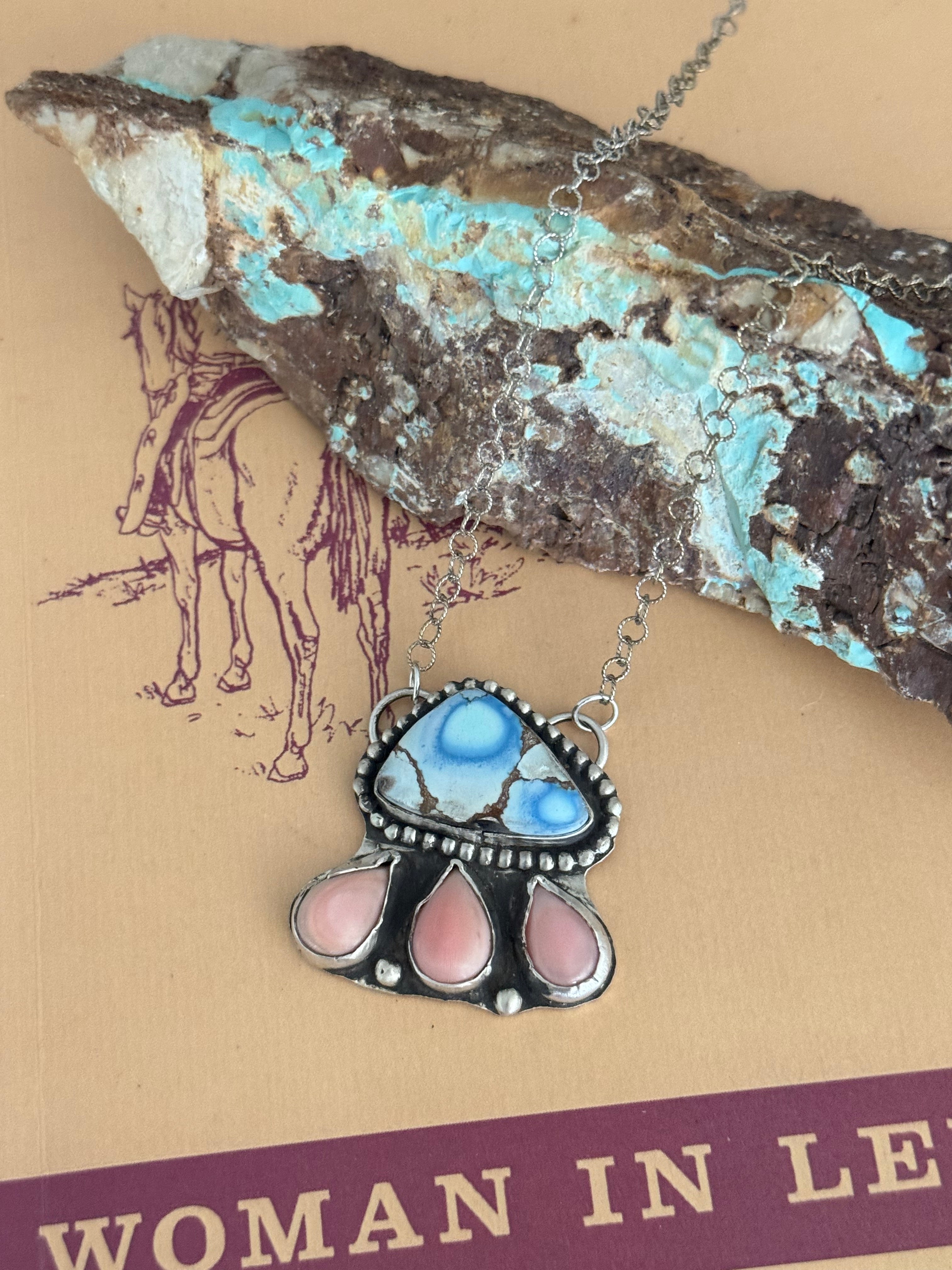 Golden Hills Turquoise/Pink Conch Cluster Rollo Necklace